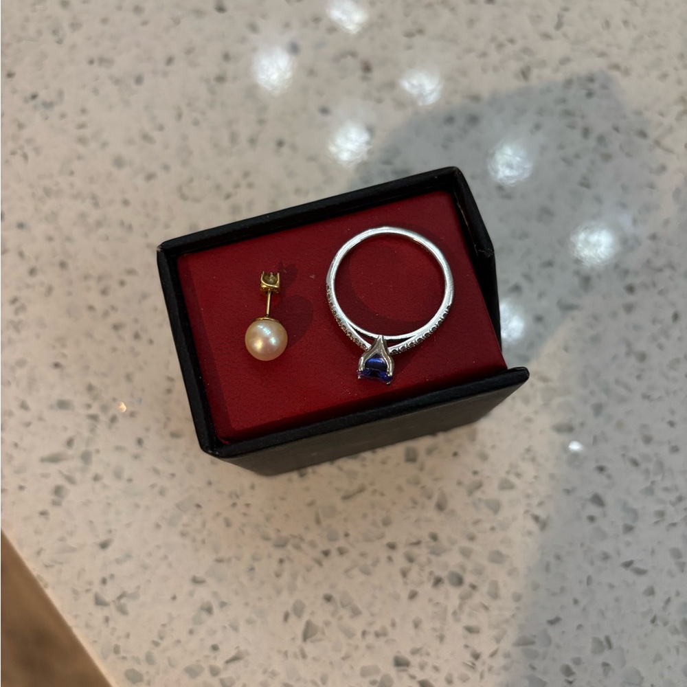 Elegant Pearl Earring with Gold stud & safety clasp. - Picture 4 of 9